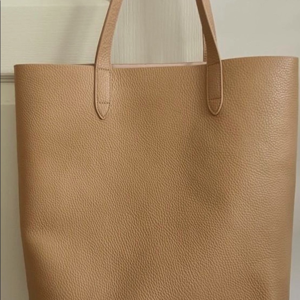 CUYANA Tall tote Cappucino/blush interior Good condition. Perfect=Spring/Summer!